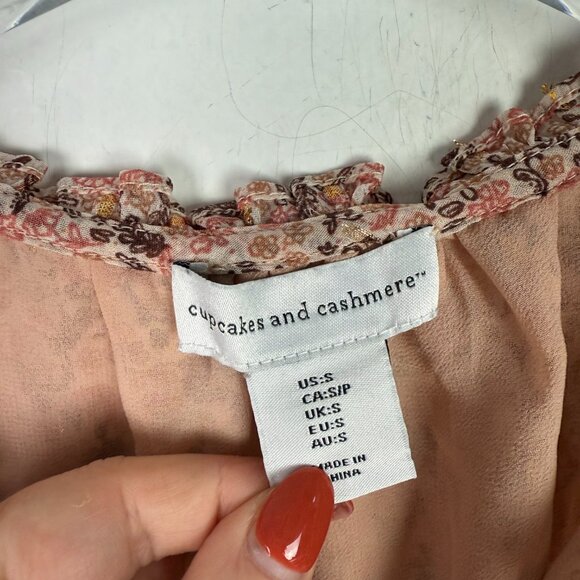 Cupcakes and Cashmere Floral Metallic Flutter Sleeve Top Size Small S EUC - Picture 5 of 11